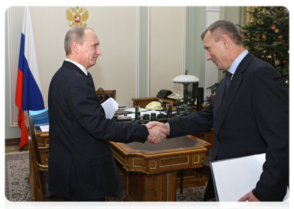 Prime Minister Vladimir Putin meeting with Bryansk Region Governor Nikolai Denin|24 december, 2010|20:20