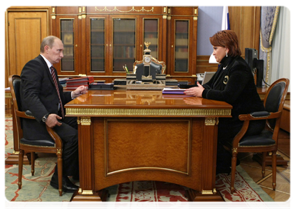 Prime Minister Vladimir Putin at a meeting with Agriculture Minister Yelena Skrynnik|25 december, 2010|12:26