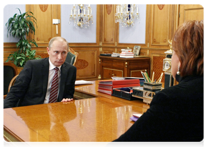 Prime Minister Vladimir Putin at a meeting with Agriculture Minister Yelena Skrynnik|25 december, 2010|12:26