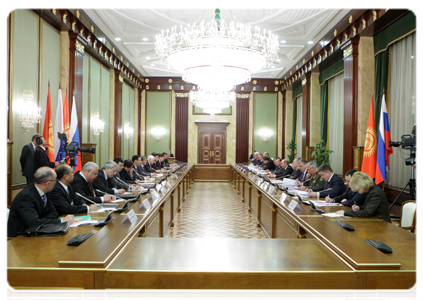 Prime Minister Vladimir Putin at talks with Kyrgyz Prime Minister Almazbek Atambayev|27 december, 2010|17:32