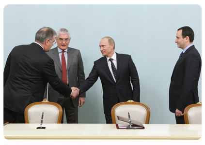 General Electric, Russian Technologies and Inter RAO UES signing a framework agreement to set up joint ventures to manufacture high-tech energy and medical equipment in Russia, Prime Minister Vladimir Putin attending|27 december, 2010|18:14