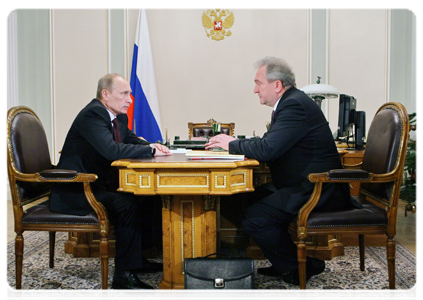 Prime Minister Vladimir Putin meeting with Smolensk Region Governor Sergei Antufyev|28 december, 2010|17:34