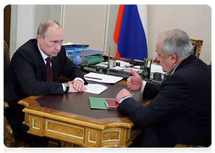 Prime Minister Vladimir Putin meeting with head of the Republic of North Ossetia-Alania Taimuraz Mamsurov|28 december, 2010|19:35