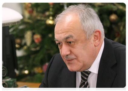 Head of the Republic of North Ossetia-Alania Taimuraz Mamsurov at a meeting with Prime Minister Vladimir Putin|28 december, 2010|19:35