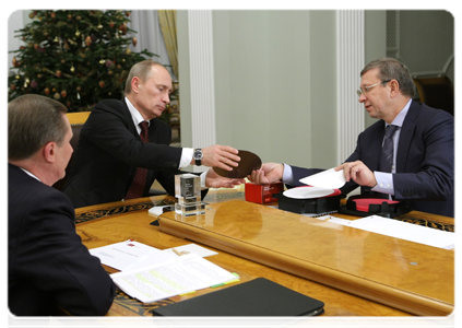 Prime Minister Putin during a working meeting with Deputy Prime Minister Sergei Ivanov and AFK Sistema Chairman of the Board Vladimir Yevtushenkov|28 december, 2010|22:41