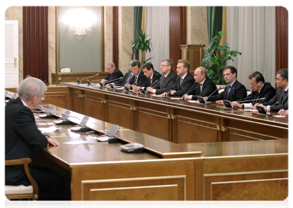 President Dmitry Medvedev and Prime Minister Vladimir Putin attending a Government meeting|29 december, 2010|18:26