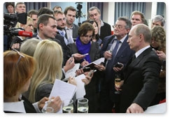 В.В.Путин в пресс-центре Дома Правительства РФ поздравил журналистов правительственного пула с Новым годом и ответил на их вопросы