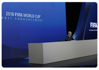 Председатель Правительства Российской Федерации В.В.Путин провёл в Цюрихе пресс-конференцию в связи с победой российской заявки на проведение чемпионата мира по футболу в 2018 году|3 декабря, 2010|02:08