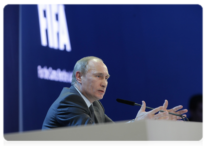 Председатель Правительства Российской Федерации В.В.Путин провёл в Цюрихе пресс-конференцию в связи с победой российской заявки на проведение чемпионата мира по футболу в 2018 году|3 декабря, 2010|02:35