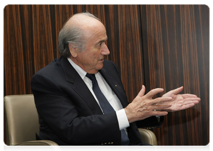 FIFA President Joseph Blatter at a meeting with Prime Minister Vladimir Putin|3 december, 2010|04:37