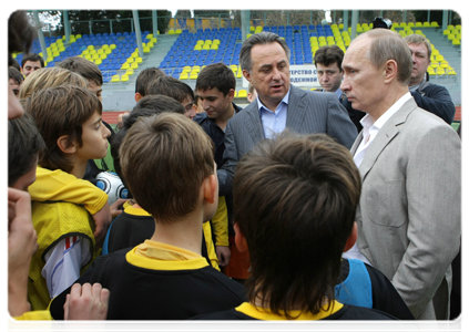 Prime Minister Vladimir Putin meeting with boys from the football team Zhemchuzhina during his visit to the Yug Sport training ground in Sochi|3 december, 2010|15:59