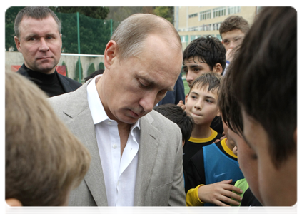 Prime Minister Vladimir Putin meeting with boys from the football team Zhemchuzhina during his visit to the Yug Sport training ground in Sochi|3 december, 2010|15:59