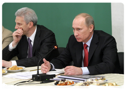 Prime Minister Vladimir Putin and Minister of Education and Science Andrei Fursenko at a meeting with the faculty of the Higher School of Economics|30 december, 2010|17:46