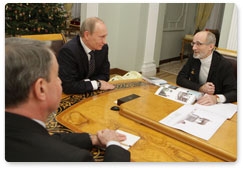 Prime Minister Vladimir Putin meets with Russian Minister of Culture Alexander Avdeyev and sculptor Vladimir Surovtsev