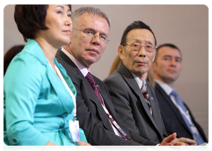 Head of the Federal Agency for Physical Fitness and Sport Vyacheslav Fetisov during the plenary session of the conference of regional branches of the United Russia Party in the Far Eastern Federal District|6 december, 2010|10:53