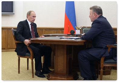 Russian Prime Minister Vladimir Putin meets with Khabarovsk Territory Governor Vyacheslav Shport