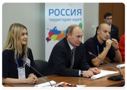 Prime Minister Vladimir Putin meeting with volunteers|7 december, 2010|15:55