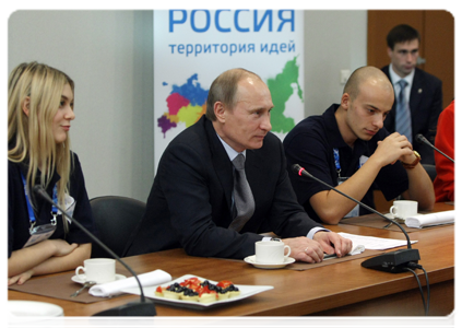 Prime Minister Vladimir Putin meeting with volunteers|7 december, 2010|16:30