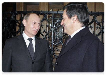 Prime Minister Vladimir Putin and his French counterpart Francois Fillon had an informal dinner in a Moscow restaurant|9 december, 2010|08:53