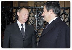 On December 8, Prime Minister Vladimir Putin had dinner with French Prime Minister Francois Fillon in an informal setting at a Moscow restaurant