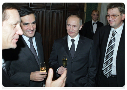 Prime Minister Vladimir Putin and his French counterpart Francois Fillon had an informal dinner in a Moscow restaurant|9 december, 2010|08:56