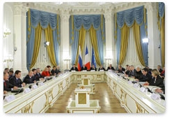 Prime Minister Vladimir Putin and French Prime Minister Francois Fillon meet with members of the business communities of Russia and France