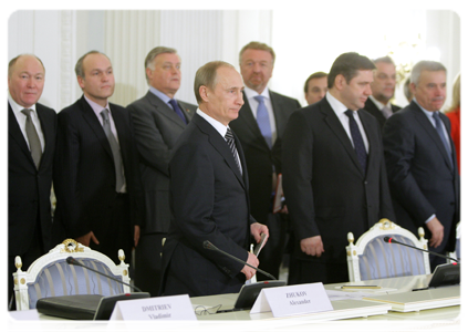 Prime Minister Vladimir Putin and French Prime Minister Francois Fillon meeting with members of the business communities of Russia and France|9 december, 2010|18:36