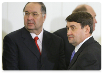 Minister of Transport Igor Levitin and businessman Alisher Usmanov|9 december, 2010|18:37