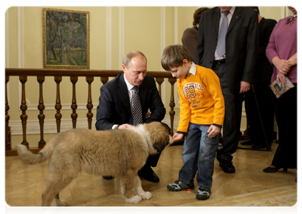 Prime Minister Vladimir Putin chooses a name for his new dog recommended by  five-year-old Muscovite Dima Sokolov|9 december, 2010|21:57