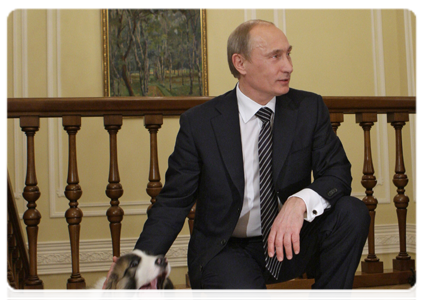 Prime Minister Vladimir Putin picks a name for his new pet dog|9 december, 2010|21:57