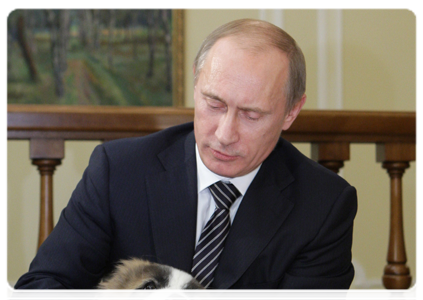 Prime Minister Vladimir Putin picks a name for his new pet dog|9 december, 2010|21:57