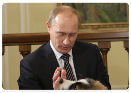 Prime Minister Vladimir Putin picks a name for his new pet dog|9 december, 2010|21:57