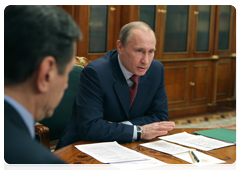 Prime Minister Vladimir Putin chaired a meeting on measures to improve supervisory, regulatory and licensing policies and government services in education|1 february, 2010|16:57