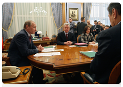 Prime Minister Vladimir Putin chaired a meeting on measures to improve supervisory, regulatory and licensing policies and government services in education|1 february, 2010|16:57