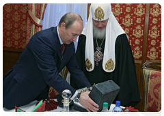 Prime Minister Vladimir Putin congratulating Patriarch Kirill of Moscow and All Russia on the anniversary of his enthronement|1 february, 2010|18:21