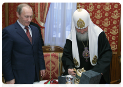 Prime Minister Vladimir Putin congratulating Patriarch Kirill of Moscow and All Russia on the anniversary of his enthronement|1 february, 2010|18:21