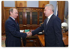 Prime Minister Vladimir Putin meets with LUKoil President Vagit Alekperov
