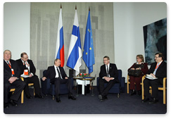 Prime Minister Vladimir Putin meets with Finnish Prime Minister Matti Taneli Vanhanen