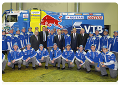 Prime Minister Vladimir Putin visits the KAMAZ-Master auto-racing centre in Naberezhnye Chelny for a signing ceremony and meets with the KAMAZ-Master team|11 february, 2010|19:32