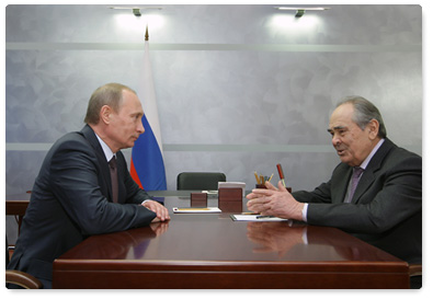 Prime Minister Vladimir Putin meets with President of the Republic of Tatarstan Mintimer Shaimiev
