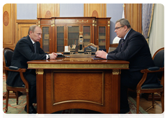 Prime Minister Vladimir Putin holds a meeting with Konstantin Tsitsin, board chairman of the state corporation Housing and Utilities Reform Fund|12 february, 2010|13:55