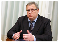 Konstantin Tsitsin, board chairman of the state corporation Housing and Utilities Reform Fund at a meeting with Prime Minister Vladimir Putin|12 february, 2010|13:56