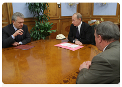 Prime Minister Vladimir Putin meeting with Minister of Industry and Trade Viktor Khristenko and Head of the Federal Service for Military-Technical Cooperation Mikhail Dmitriyev|15 february, 2010|12:52