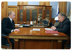 Prime Minister Vladimir Putin meets with Konstantin Romodanovsky, head of the Federal Migration Service|17 february, 2010|11:47