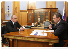 Prime Minister Vladimir Putin holds a meeting with Oleg Budargin, CEO of the Unified Energy System Federal Network Company (FSK UES)|17 february, 2010|13:50