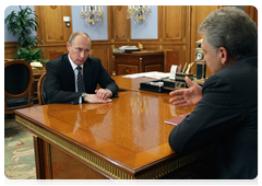 Prime Minister Vladimir Putin meets with Minister of Industry and Trade Viktor Khristenko|19 february, 2010|17:30