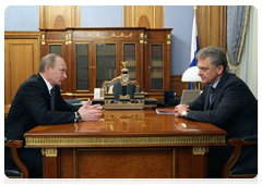 Prime Minister Vladimir Putin meets with Minister of Industry and Trade Viktor Khristenko|19 february, 2010|17:30