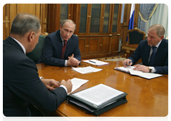 Председатель Правительства Российской Федерации В.В.Путин провел совещание по вопросу «Об урегулировании ситуации вокруг рыбопромысловых судов, построенных под гарантии Правительства России»|1 февраля, 2010|21:00