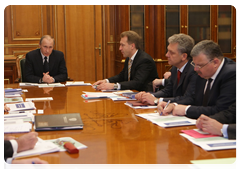 Prime Minister Vladimir Putin at the meeting on customs regulation issues|2 february, 2010|15:30