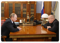 Prime Minister Vladimir Putin meeting with Secretary of the Public Chamber of Russia, member of the Presidium of the Russian Academy of Sciences and Academician Yevgeny Velikhov|2 february, 2010|20:47